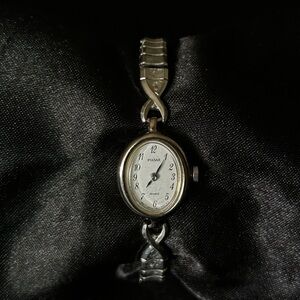 Pulsar Silver Vintage-Style Watch with Oval Face